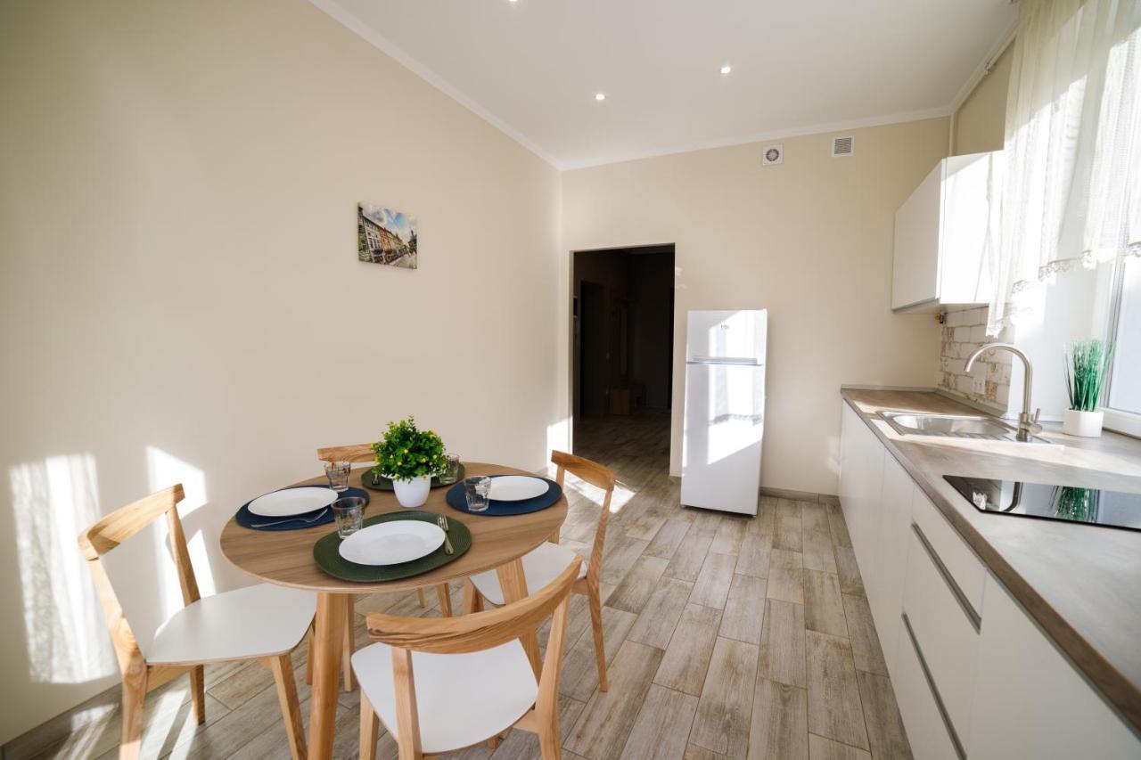 Lux Apartments Lviv Luaran gambar