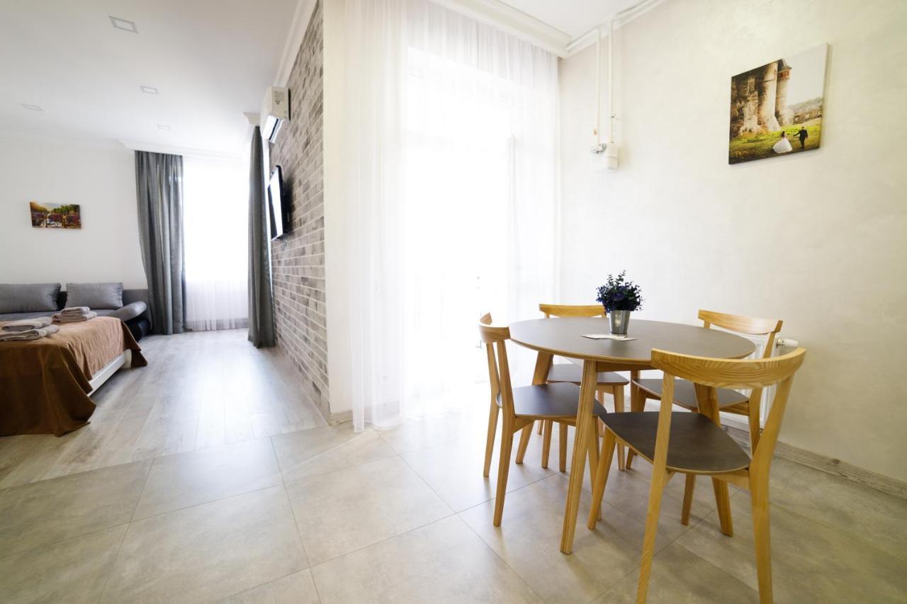 Lux Apartments Lviv Luaran gambar