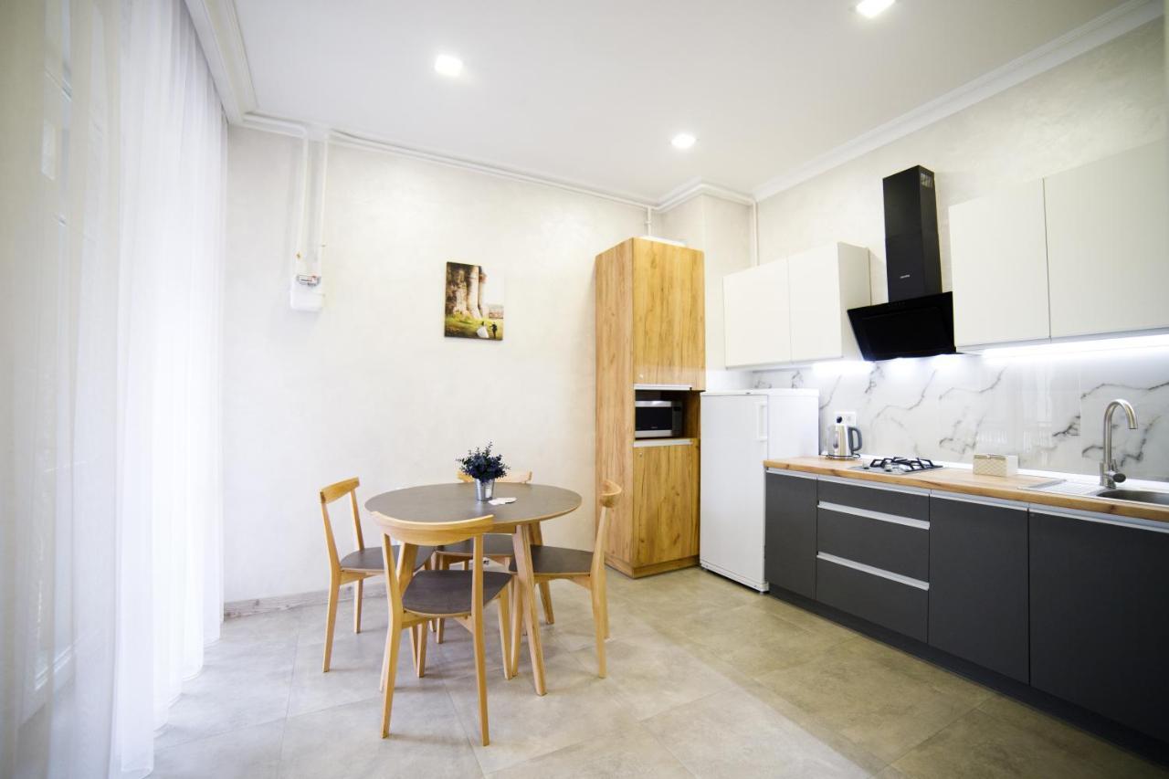Lux Apartments Lviv Luaran gambar